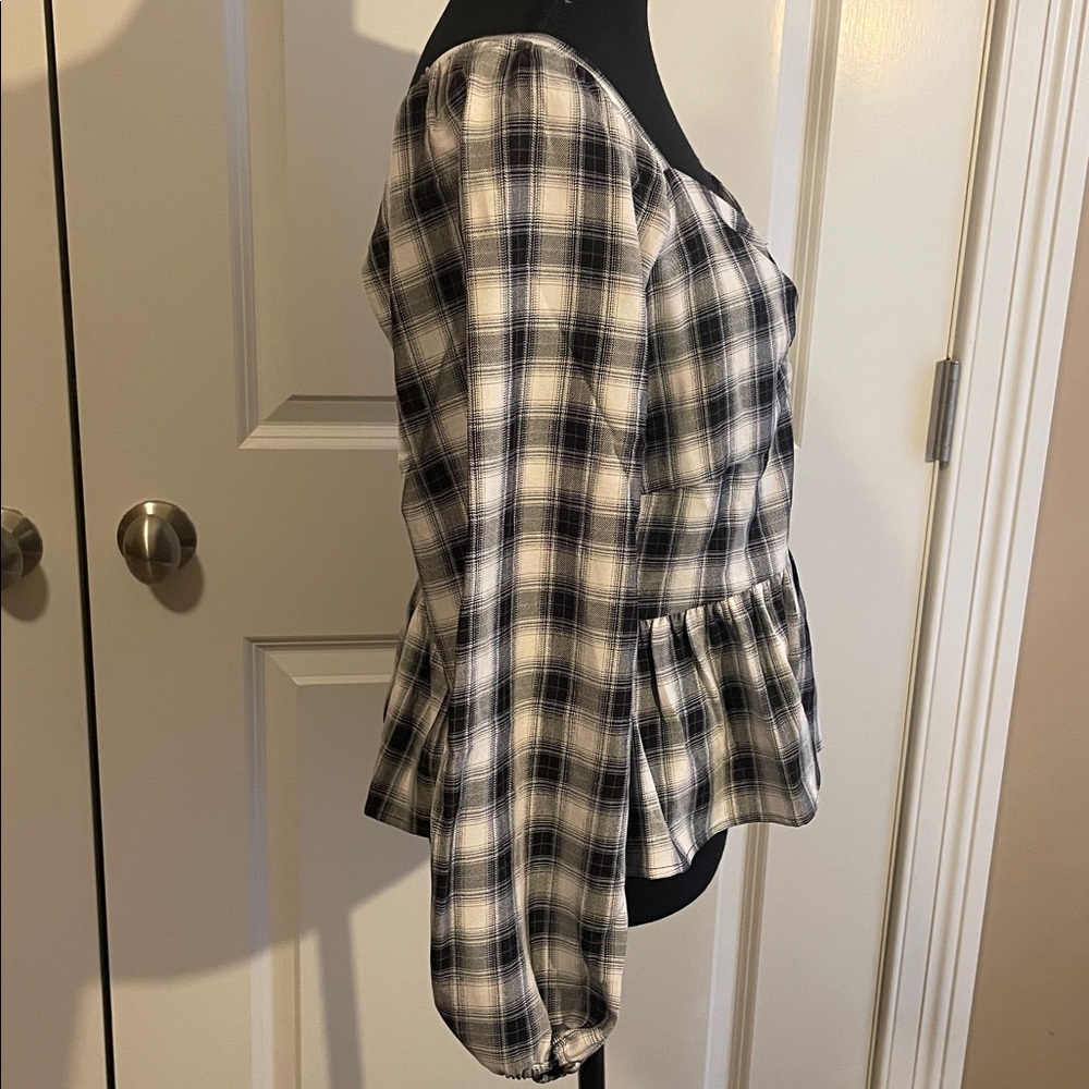PLEIONE Black and White Peplum Blouse
Size Medium - Picture 2 of 8